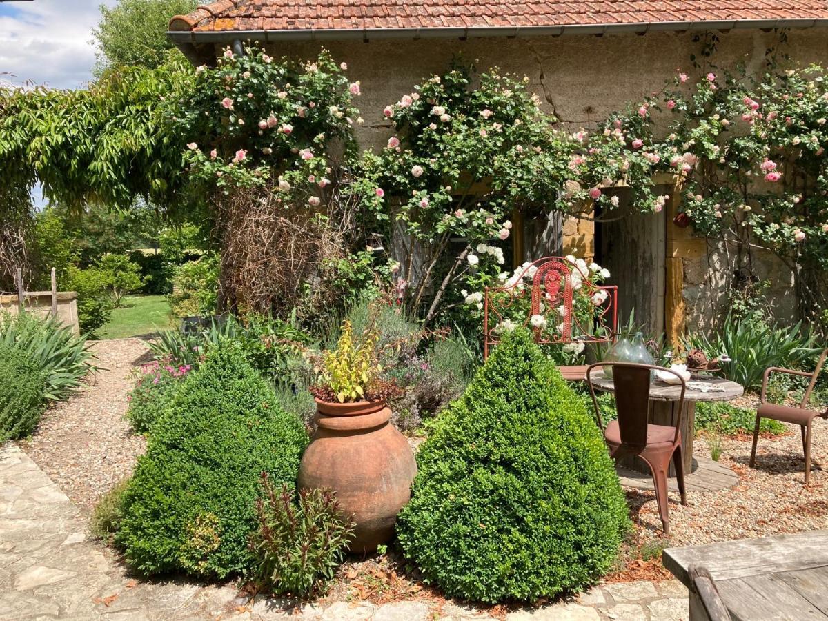 Bed and Breakfast Les Jardins Des Soussilanges Céron Exterior foto